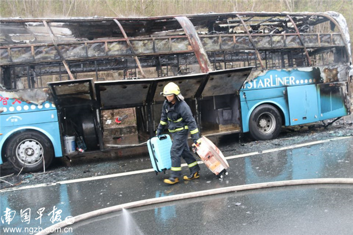 客车起火事件最新报道，事故原因、救援与预防措施深度解析